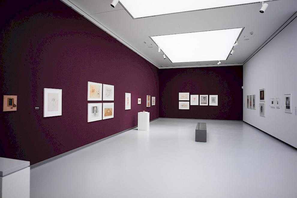 Birgit Jürgenssen. Ich bin. Installationsansicht. Kunsthalle Tübingen, 2018. Foto: Ulrich Metz