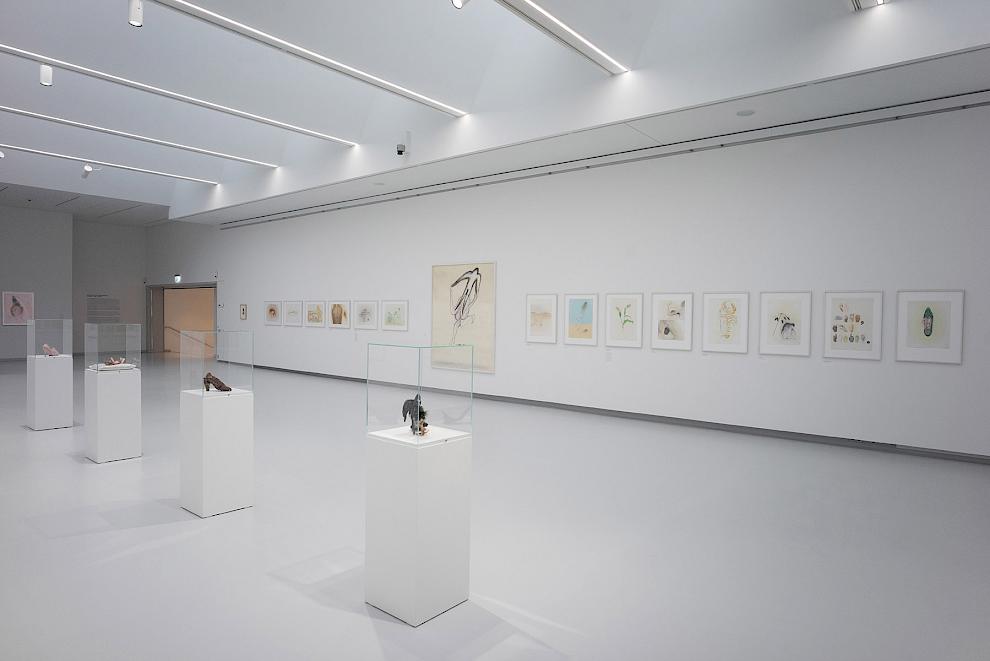 Birgit Jürgenssen. Ich bin. Installationsansicht. Kunsthalle Tübingen, 2018. Foto: Ulrich Metz