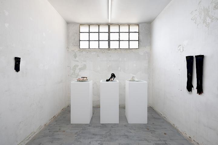 "Birgit Jürgenssen and Cinzia Ruggeri. Lonely Are All Bridges", Ausstellungsansicht, Fondazione ICA Milano, Milan, 2025. Courtesy Fondazione ICA Milano. Foto: Andrea Rossetti.
