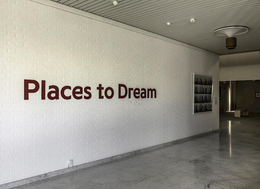 Ausstellungsansicht, Places To Dream,ammlung Louisiana Museum of Modern Art / Sammlung Kunsten Museum of Modern Art Aalborg, Foto: Niels Fabæk